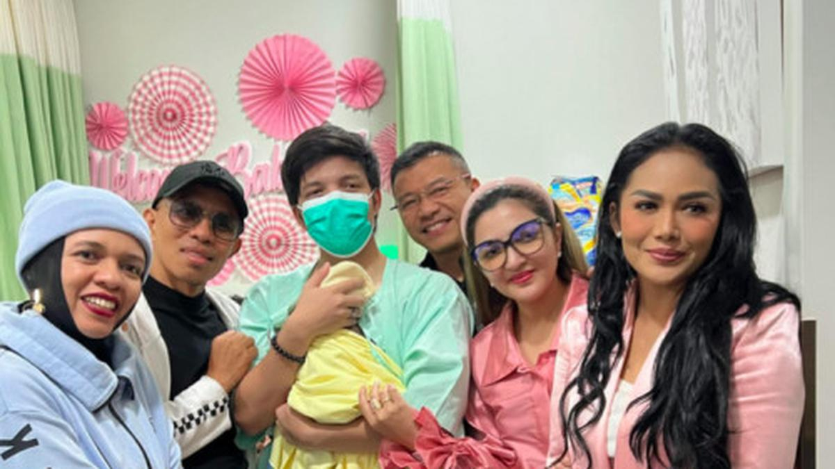 Aurel Hermansyah Lahirkan Anak Kedua, Kris Dayanti Rahasiakan Nama Cucu