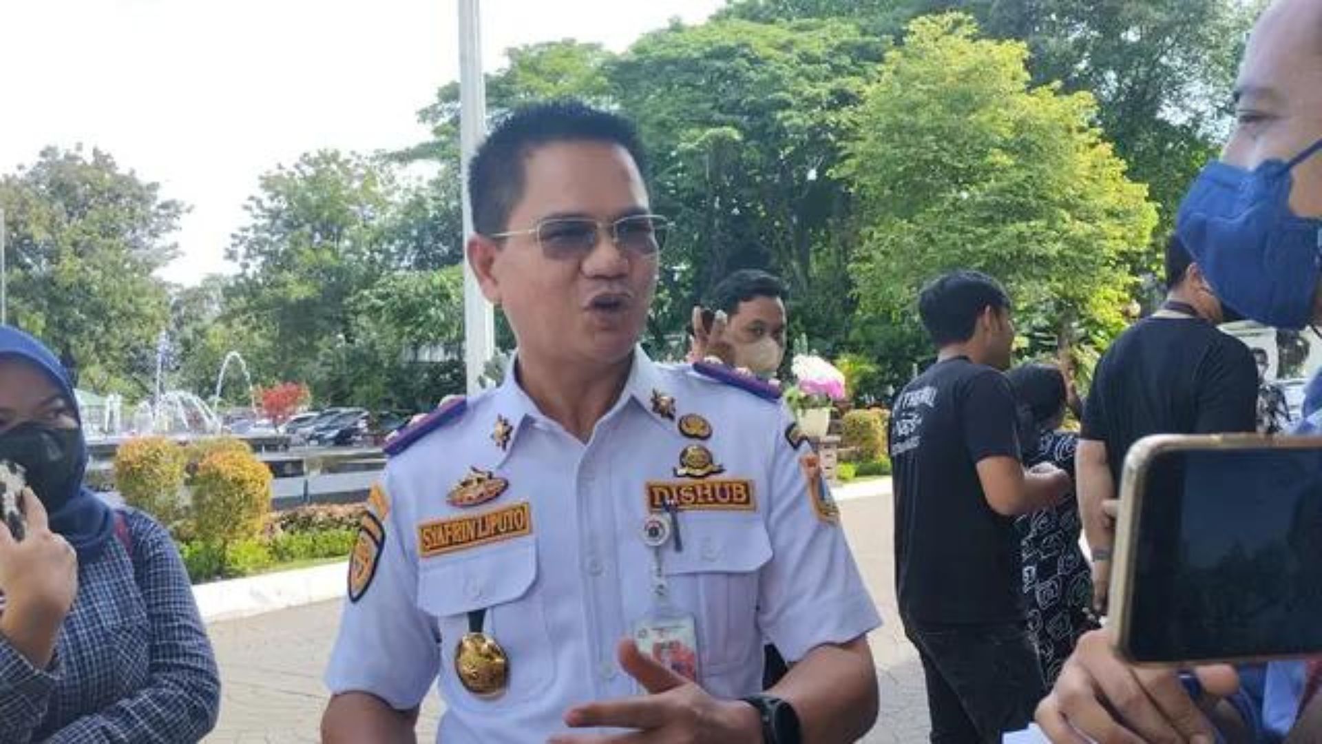 Petugas Dishub DKI Jakarta Yang Terbawa di Kap Mobil