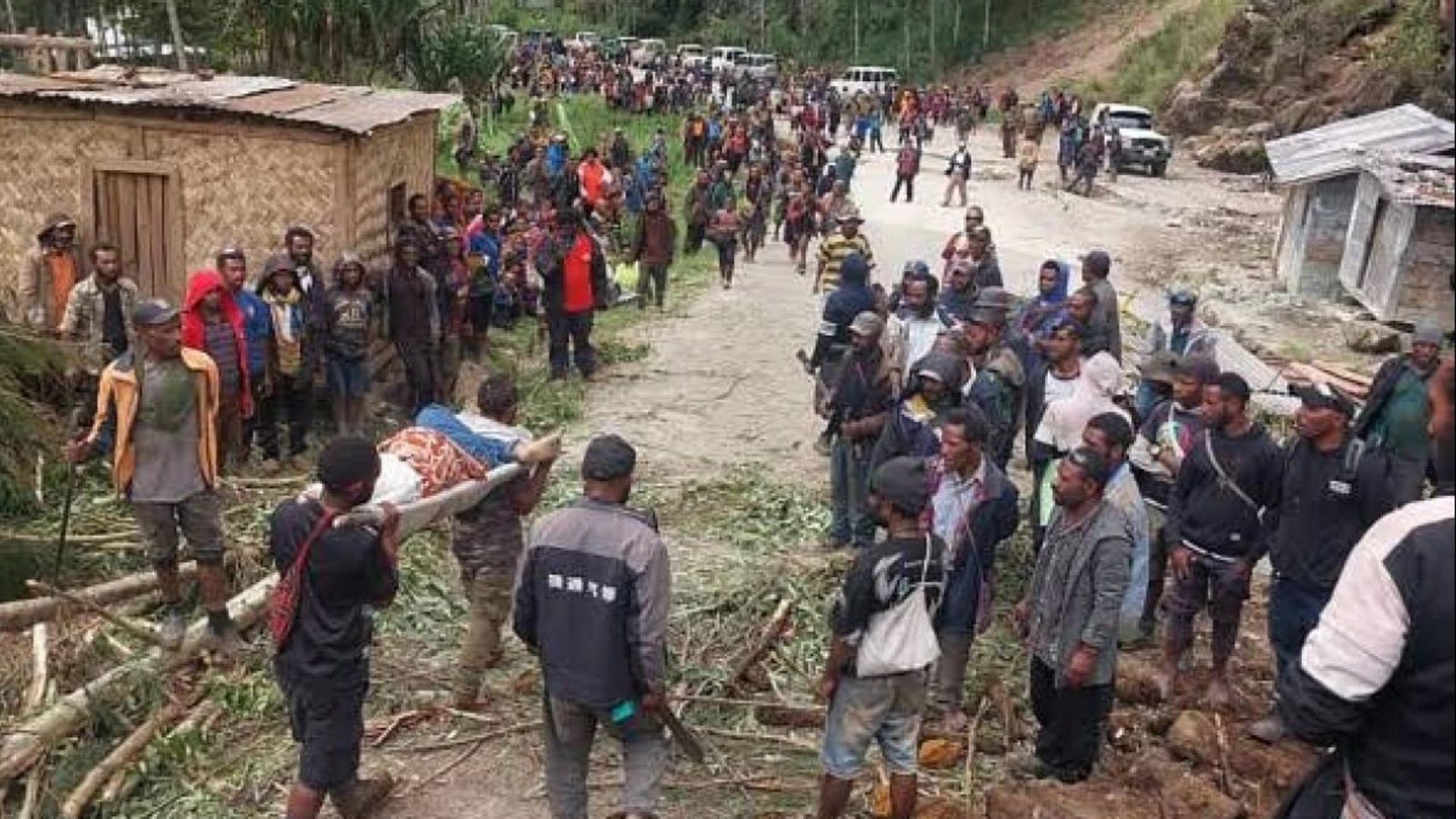 Ribuan Warga Papua Yang Masih Tertimbun Longsor